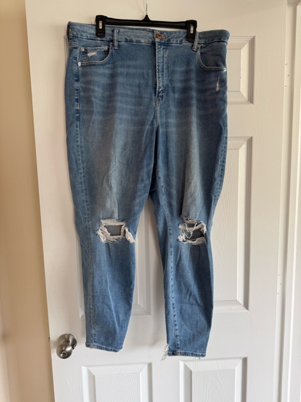 American Eagle Outfitters Light Blue Distressed Boyfriend Jeans